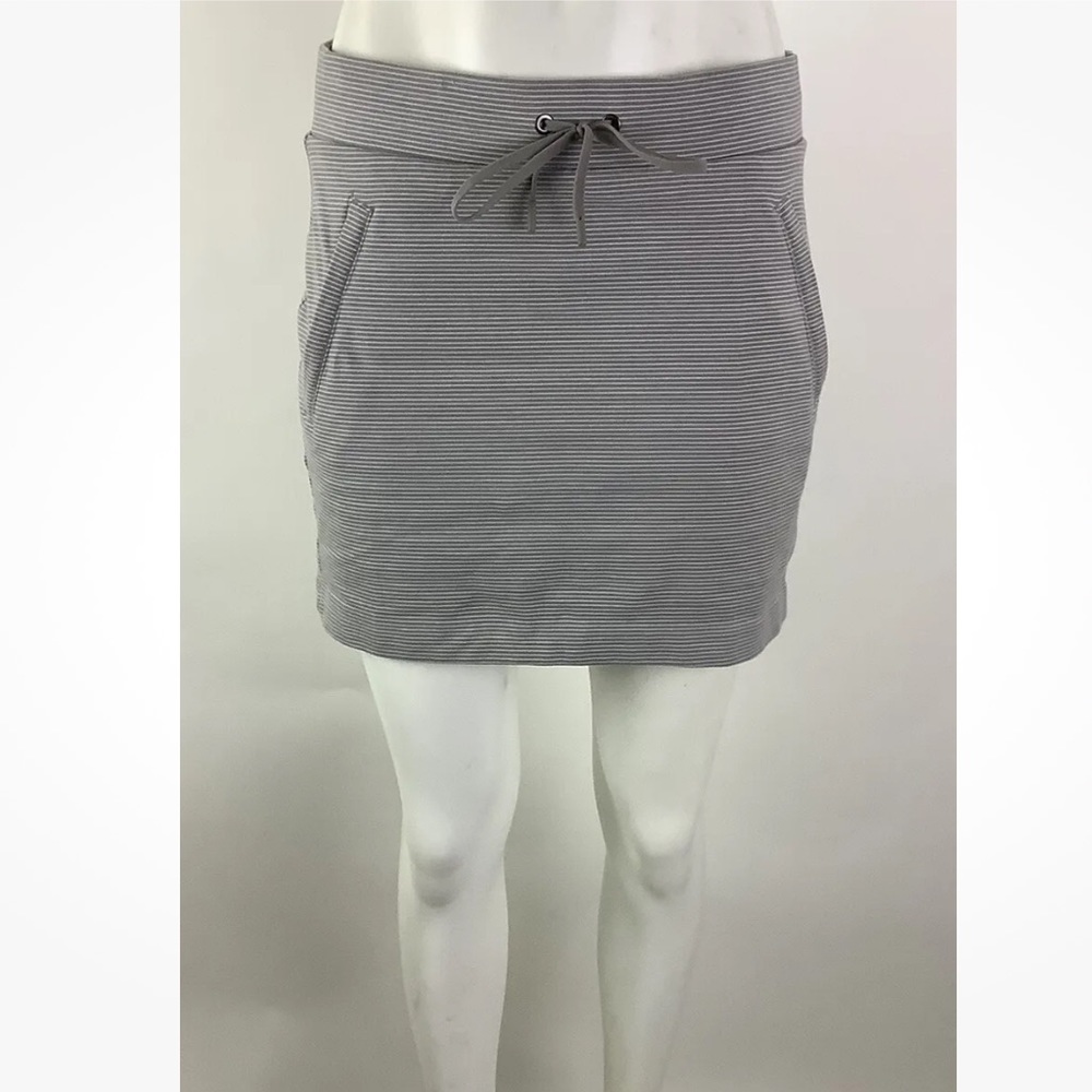 Athleta Sz XS Modern Metro Striped Skort Gray White Nylon Polyester A-Line